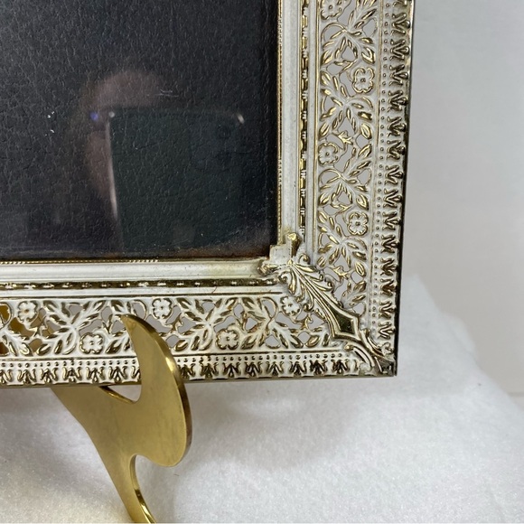 Pair Of 1950’s Gold White Wash Filigree Metal Picture Frames 1 With Glass - Picture 6 of 11